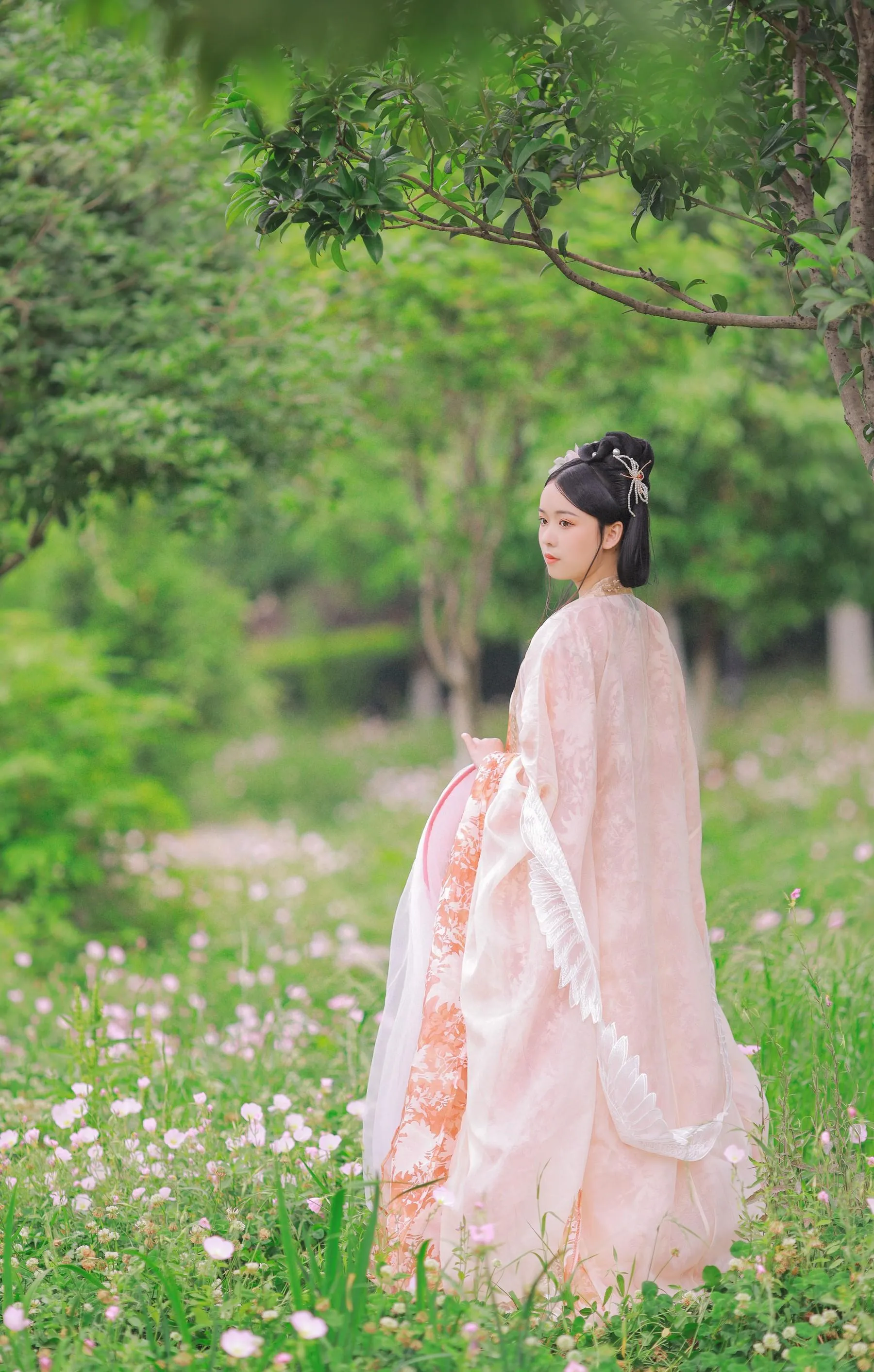[YITUYU艺图语]2022.08.17 春有约 花不误 蘑菇任性鬼 [20P]插图5
